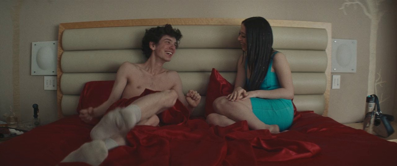 Anora (2024) WEBRip Hindi + English 720p x264 AVC HE-AAC 2.0 ESub.mkv.0001